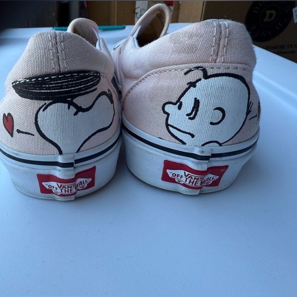 VANS Peanuts edition Snoopy & Lucy Pink Slip-On Shoes - Picture 3 of 9